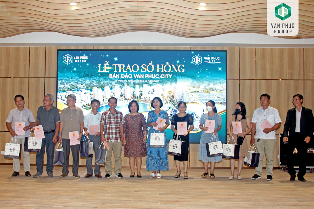 Trao sổ hồng vạn phúc city